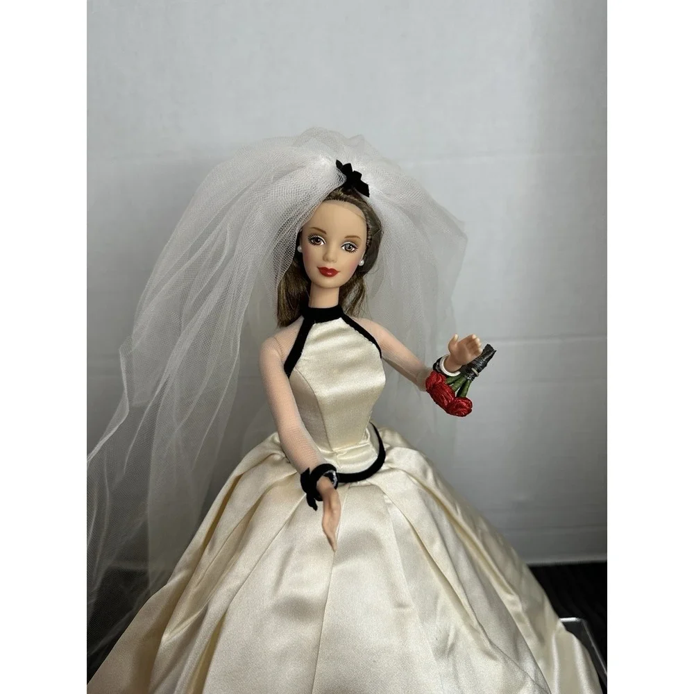 Vera Wang 1997 Barbie Doll Limited Edition Bride Wedding doll Display Doll